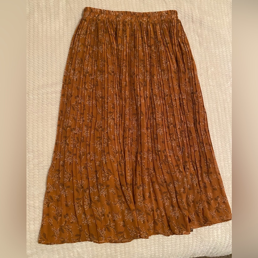 Pleated skirt